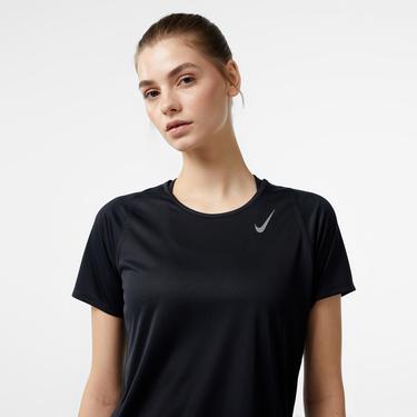  Nike Dri-Fit Race Kadın Siyah T-Shirt