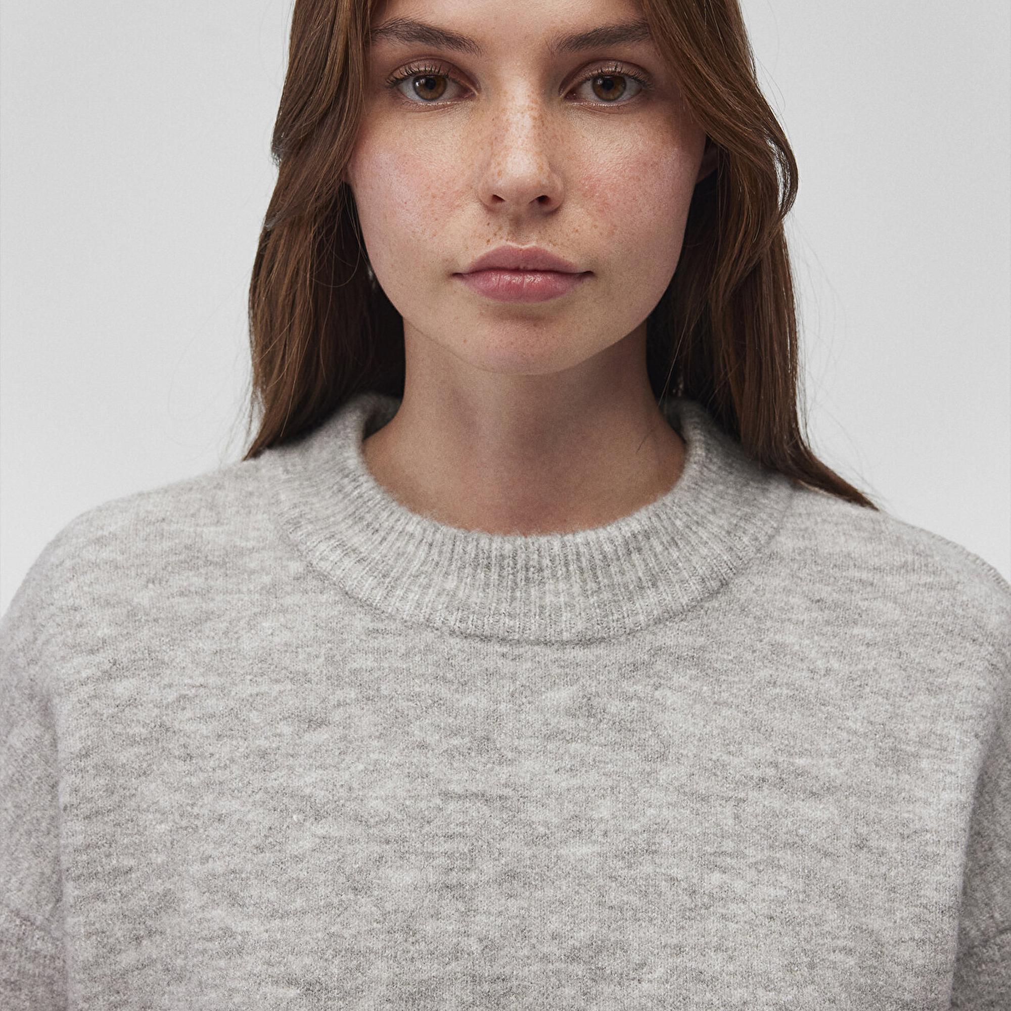 Mavi Bisiklet Yaka Gri Kazak Crop / Kısa Kesim 1710496-83096