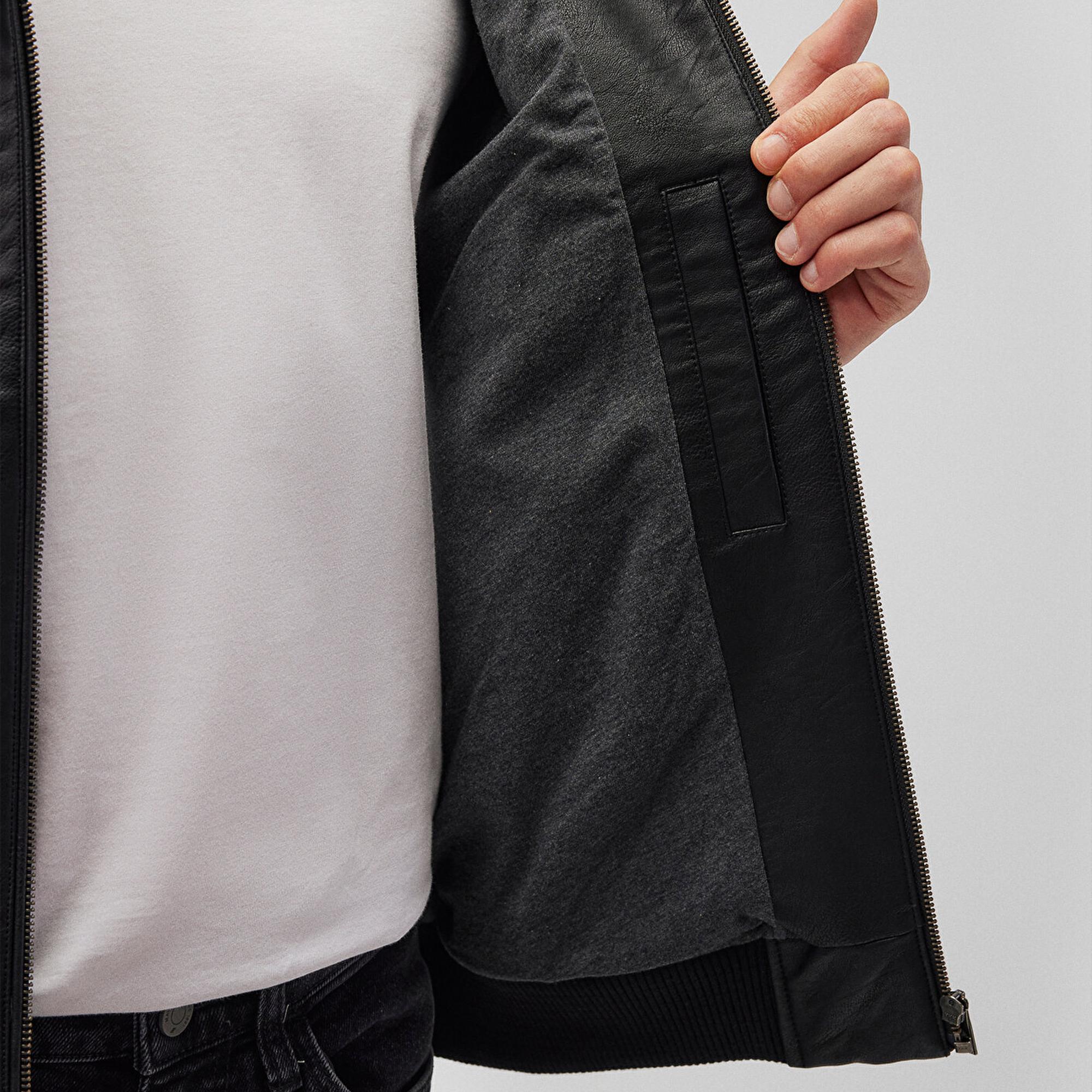 Mavi Kapüşonlu Siyah Suni Deri Ceket Regular Fit / Normal Kesim 0110437-900