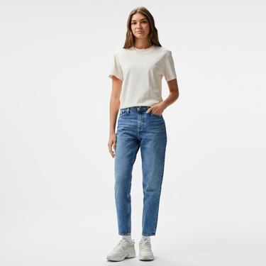  Calvin Klein Hero Logo Regular Kadın Krem T-Shirt
