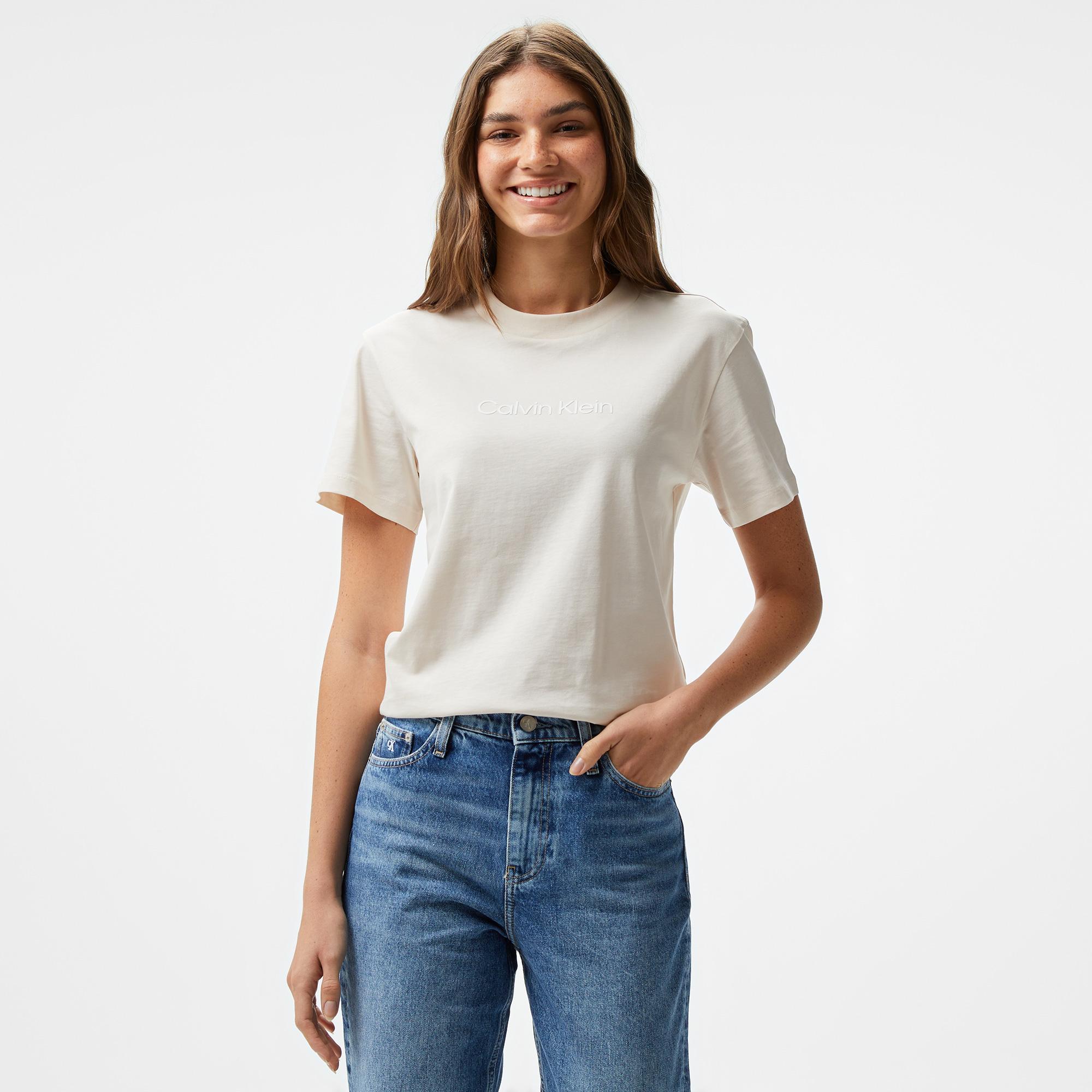 Calvin Klein Hero Logo Regular Kadın Krem T-Shirt