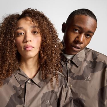  Converse Go-To Unisex Desenli Haki Yağmurluk