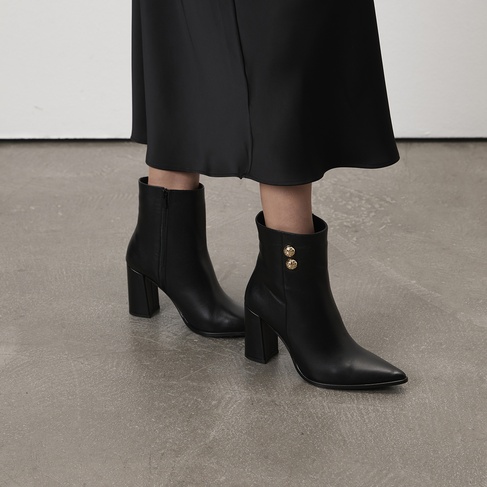  Kadın Siyah Metal Aksesuarlı Deri Topuklu Bot