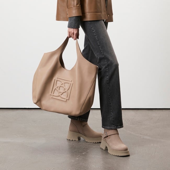  Kadın Bej Kemer Aksesuarlı Topuklu Deri Bot