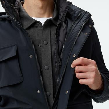  Erkek Regular Fit Kapüşonlu Baskılı Siyah Yağmurluk