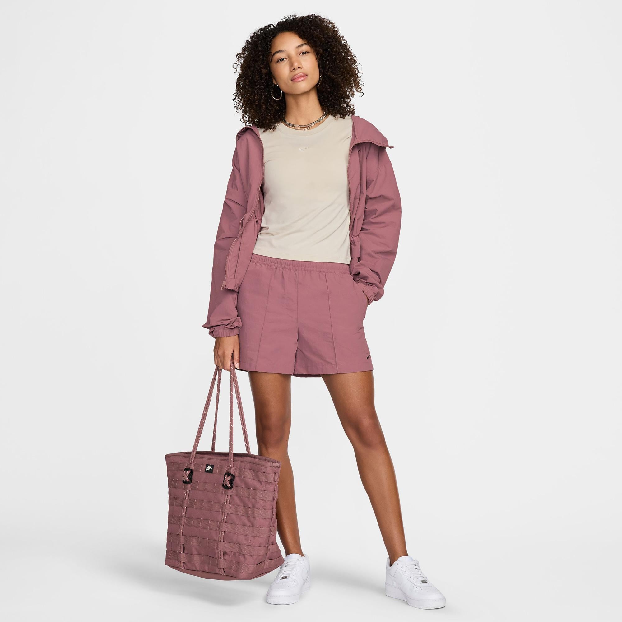 Nike Sportswear Chill Knit Kadın Krem T-Shirt