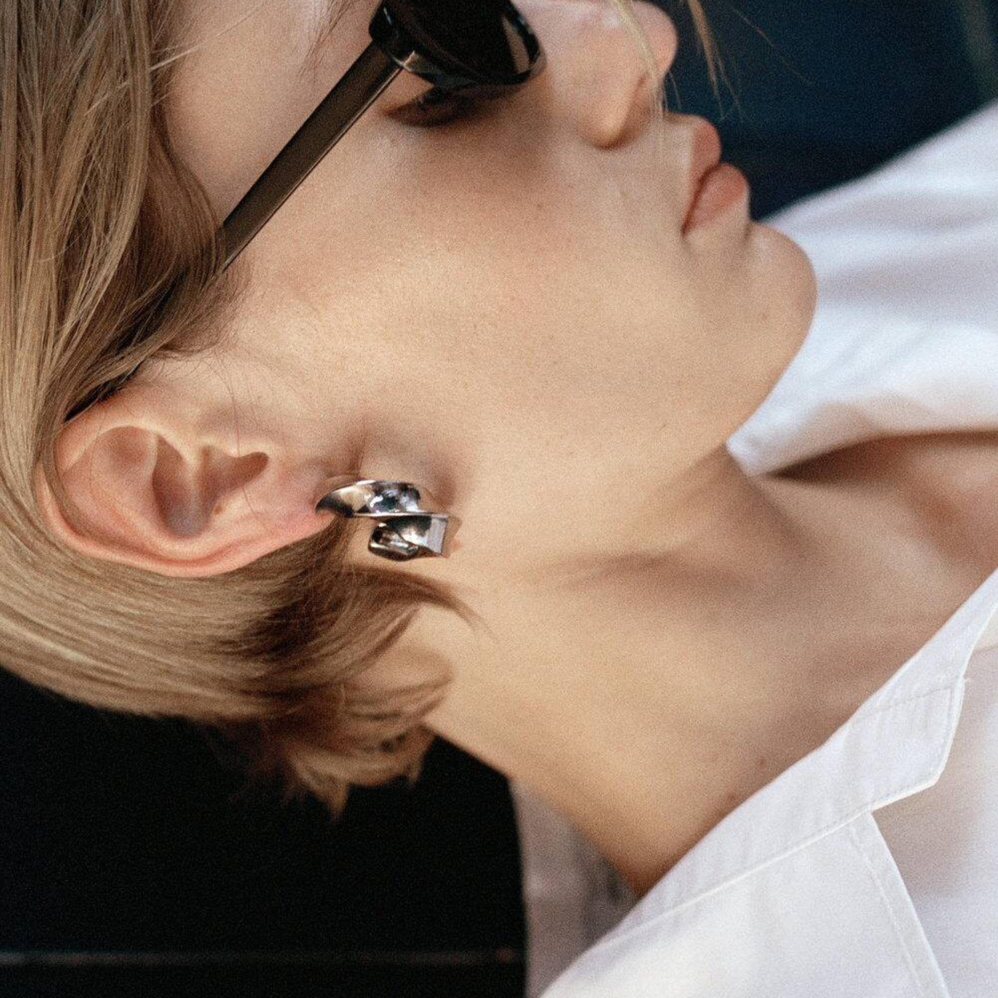 Mango Kadın Bükülmüş Halka Küpe Gümüş Rengi