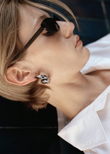  Mango Kadın Bükülmüş Halka Küpe Gümüş Rengi