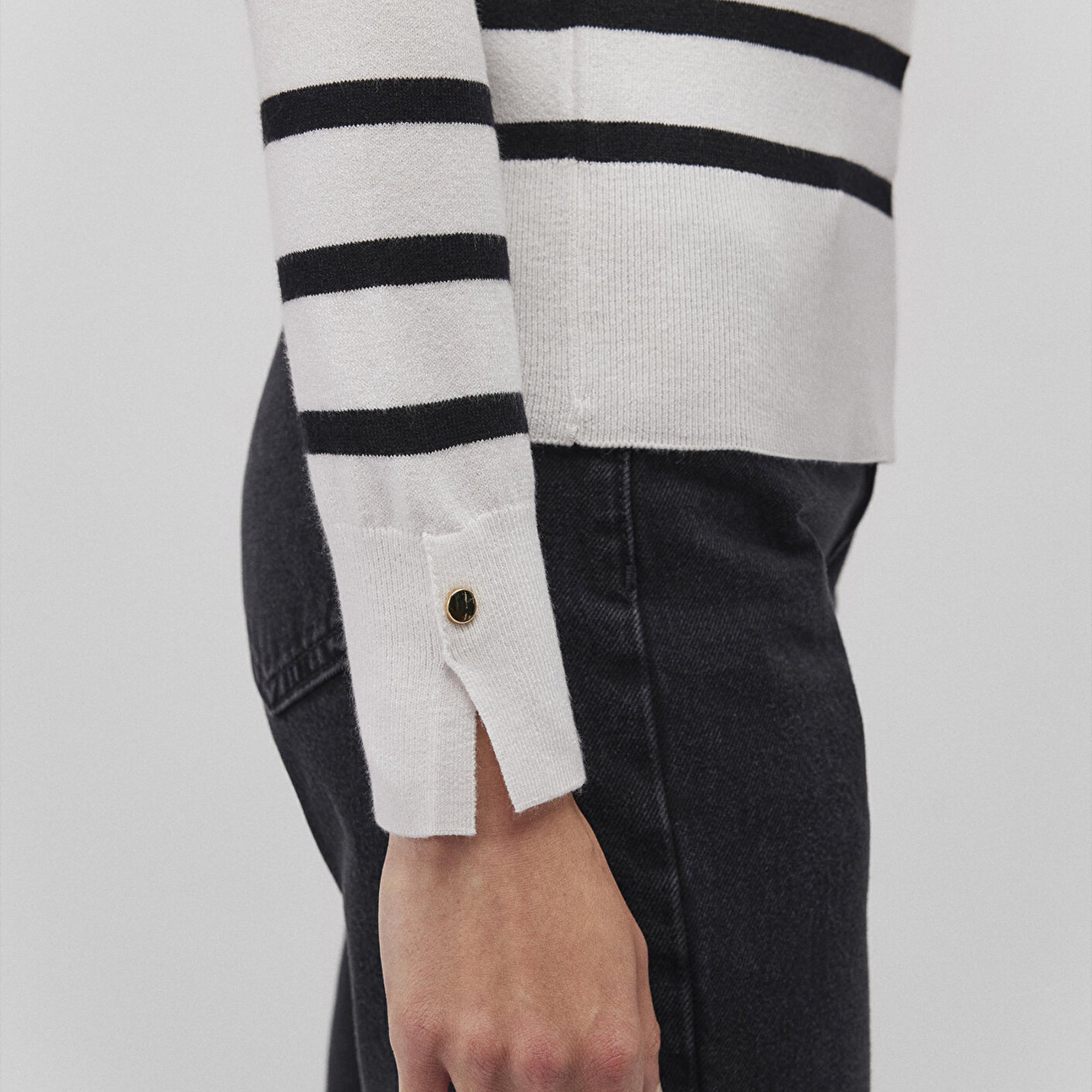 Mavi Bisiklet Yaka Çizgili Siyah Kazak Slim Fit / Dar Kesim 1710545-85407