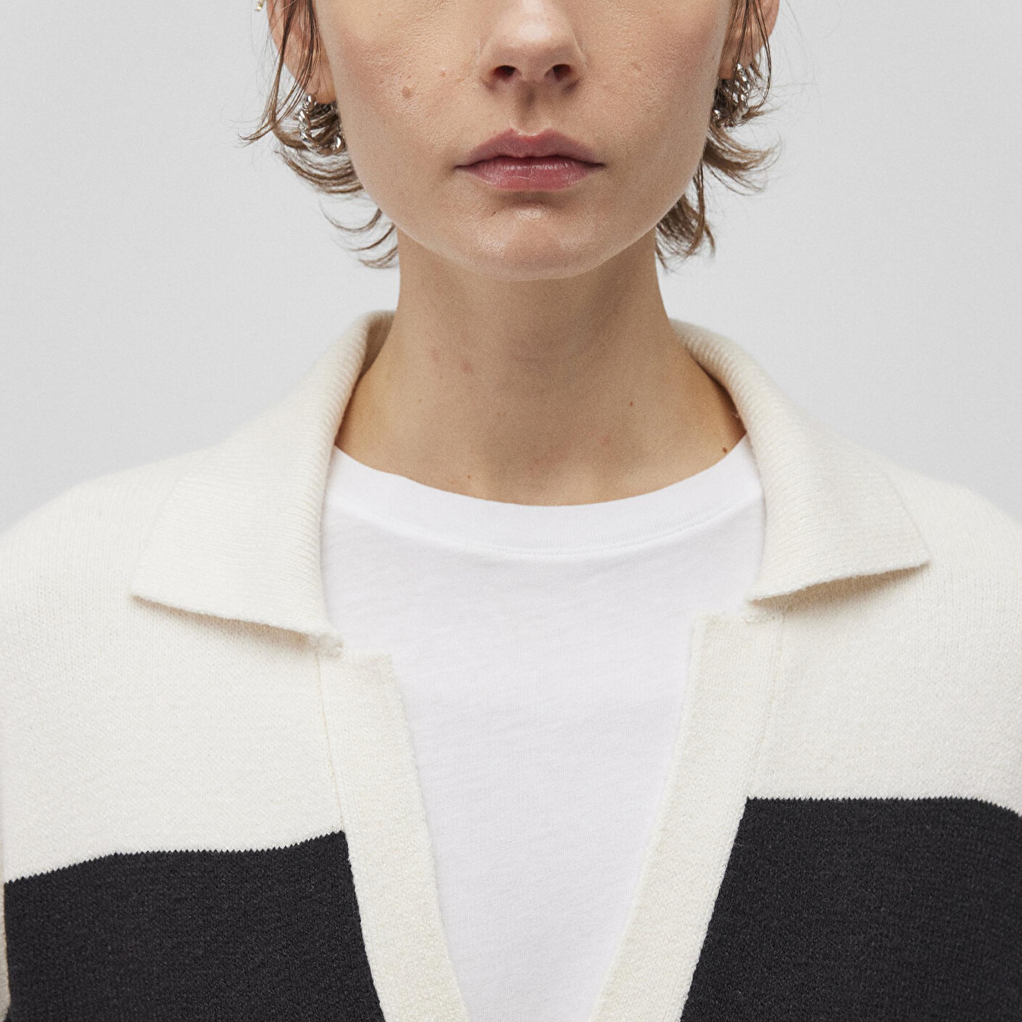 Mavi Polo Yaka Çizgili Siyah Kazak Regular Fit / Normal Kesim 1710503-85407