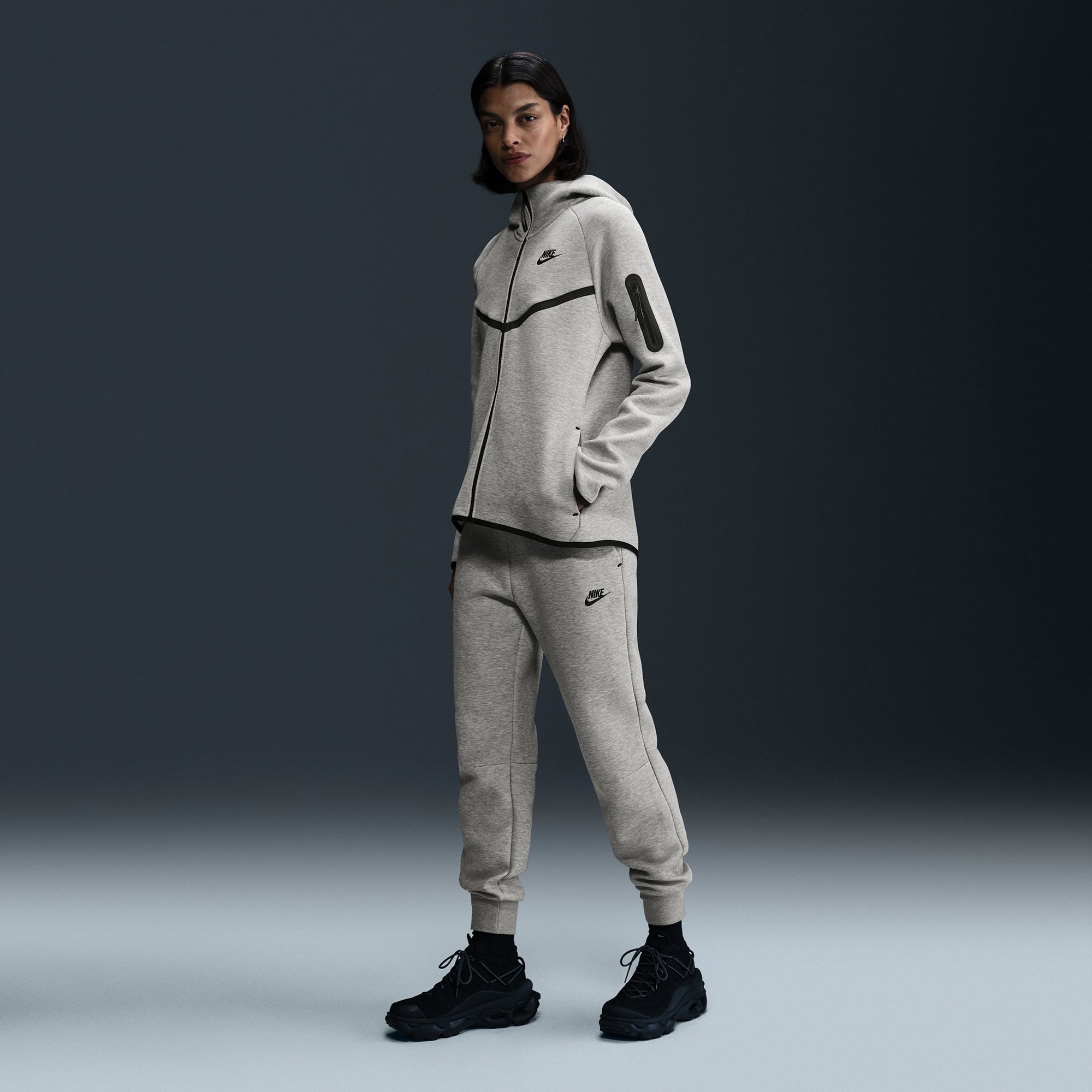 Nike Sportswear Tech Fleece Kadın Gri Eşofman Altı
