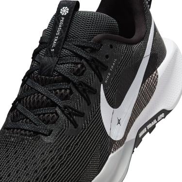  Nike Pegasus Trail 5 Kadın Siyah Koşu Ayakkabısı