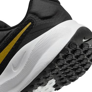  Nike Revolution 7 Kadın Siyah Koşu Ayakkabısı
