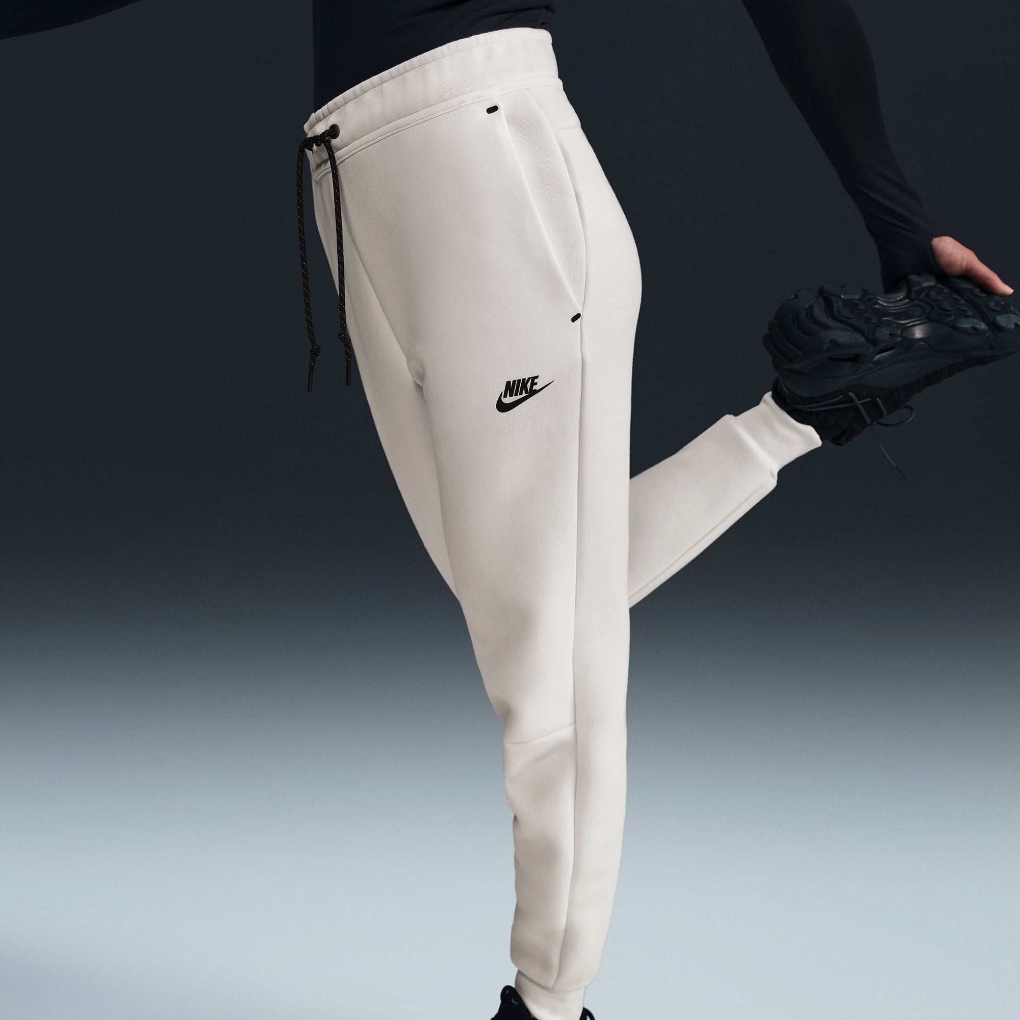 Nike Sportswear Tech Fleece Kadın Bej Eşofman Altı