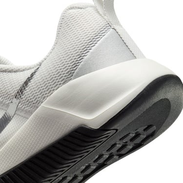  Nike MC Trainer 3 Premium Kadın Beyaz Spor Ayakkabı