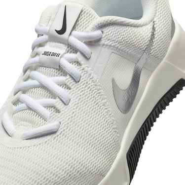  Nike MC Trainer 3 Premium Kadın Beyaz Spor Ayakkabı
