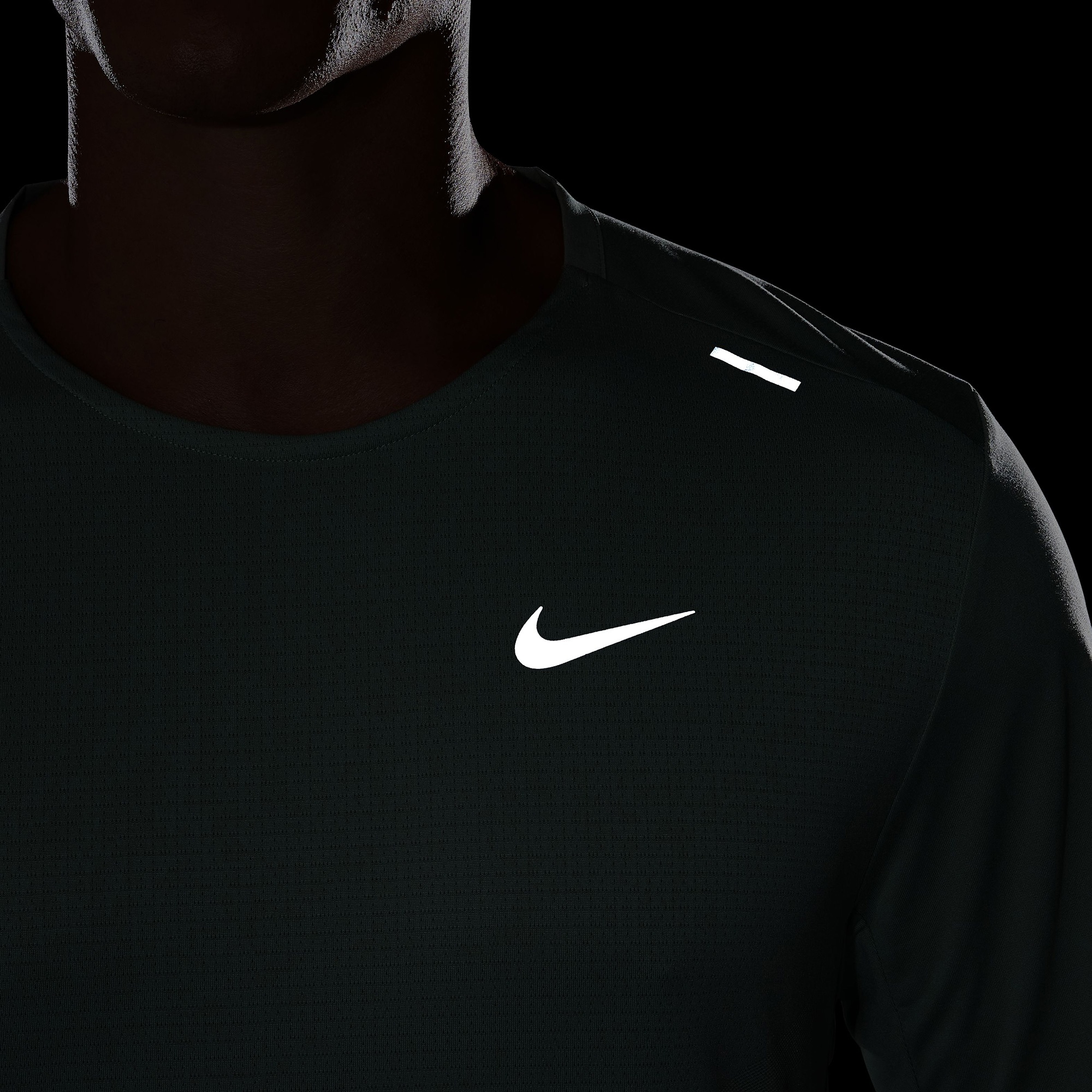 Nike Dri-Fit Rise 365 Erkek Yeşil T-Shirt