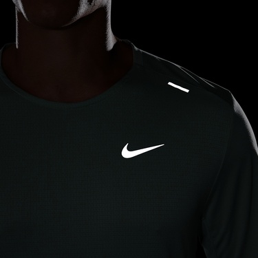  Nike Dri-Fit Rise 365 Erkek Yeşil T-Shirt