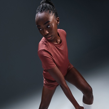  Nike One Classic Dri-Fit Kadın Kahverengi T-Shirt