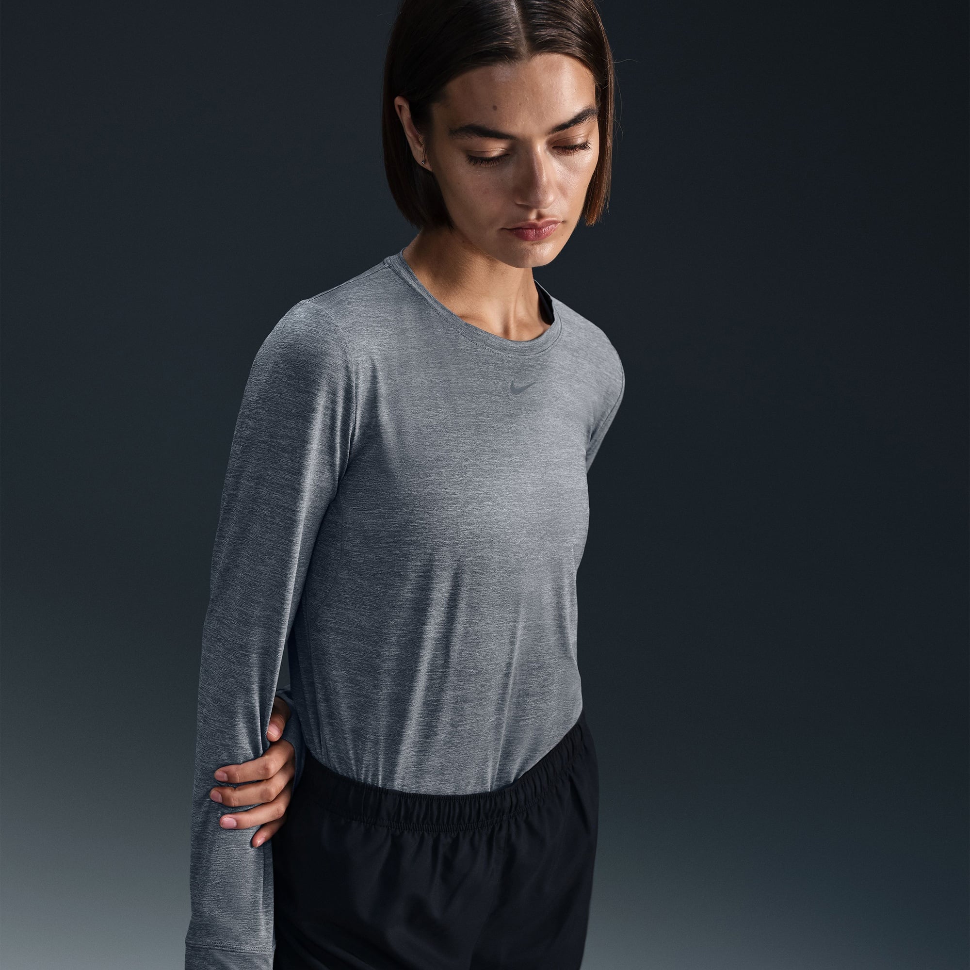 Nike One Classic Dri-Fit Kadın Gri Sweatshirt