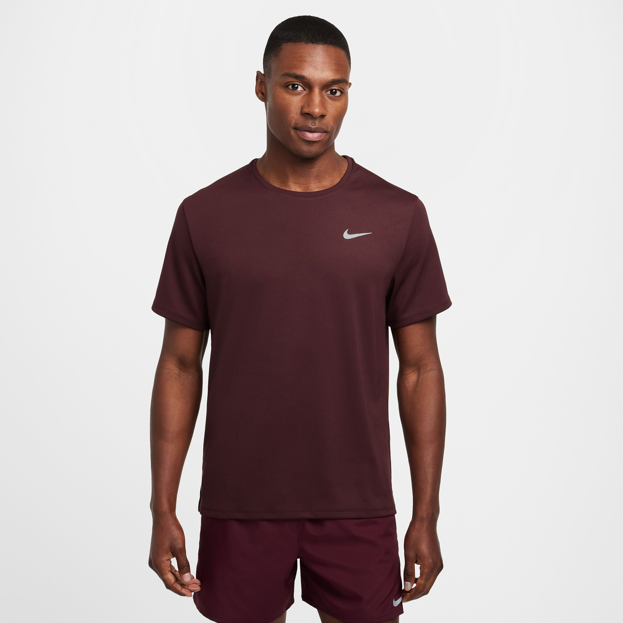  Nike Dri-Fit Miler Erkek Bordo T-Shirt
