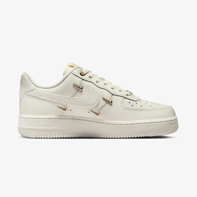  Nike Air Force 1 '07 LX Kadın Krem Rengi Spor Ayakkabı
