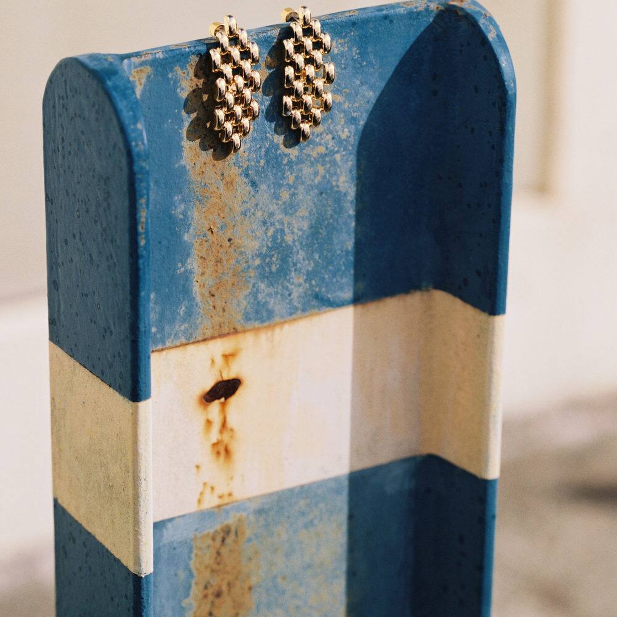 Mango Kadın Halka Bağlı Küpe Altın Sarısı