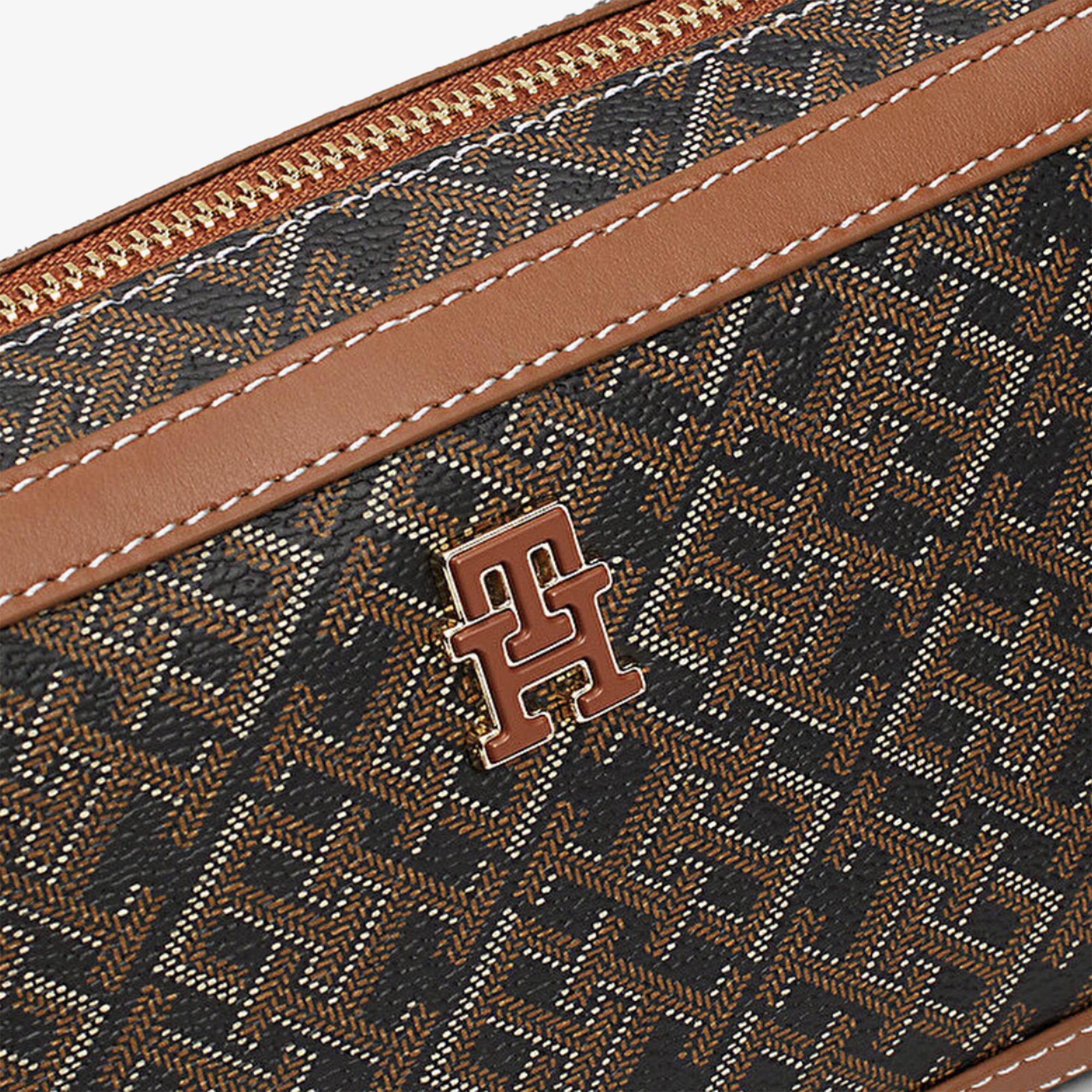 Tommy Hilfiger Monoplay Leather Kadın Siyah Çapraz Çanta