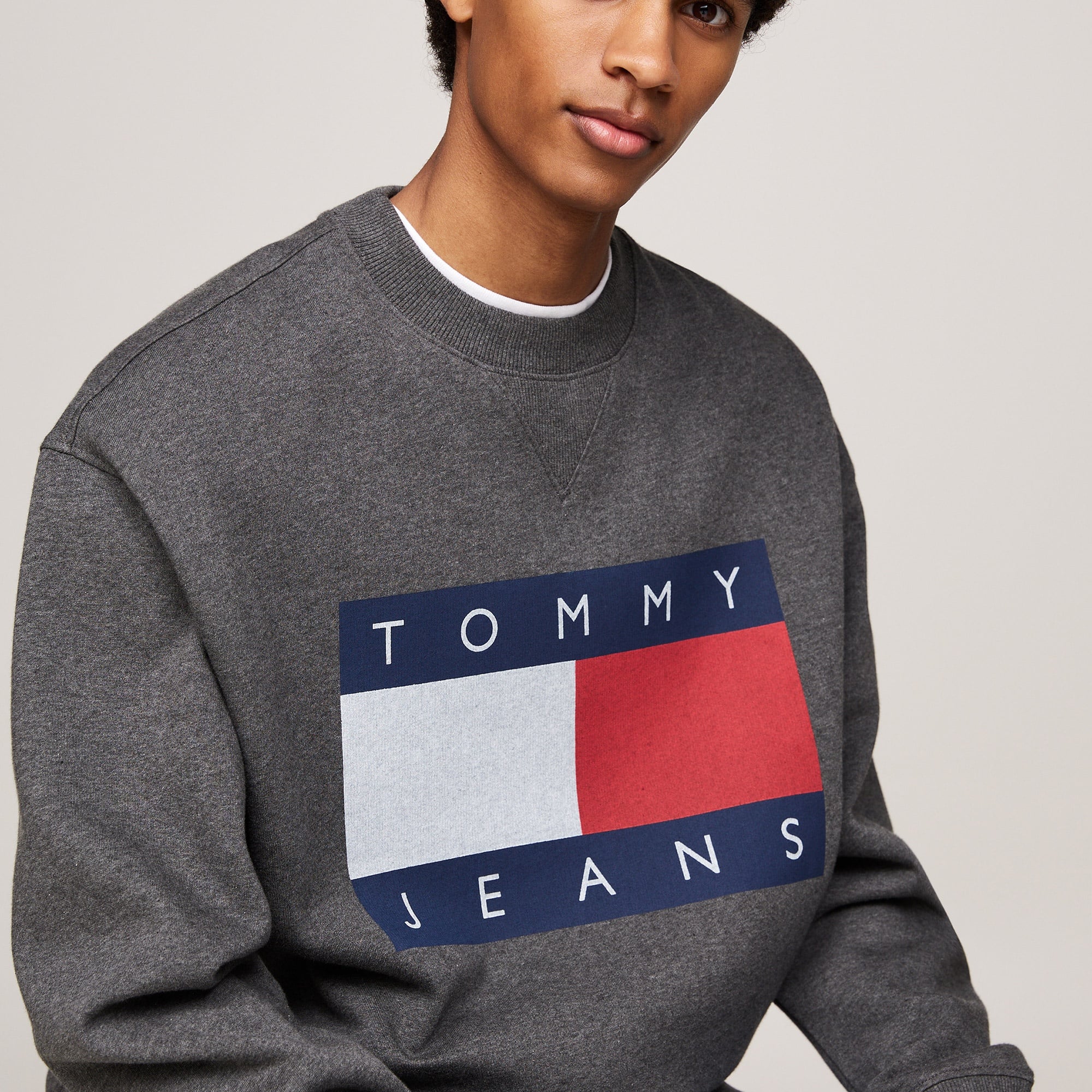 Tommy Jeans Erkek Gri Sweatshirt