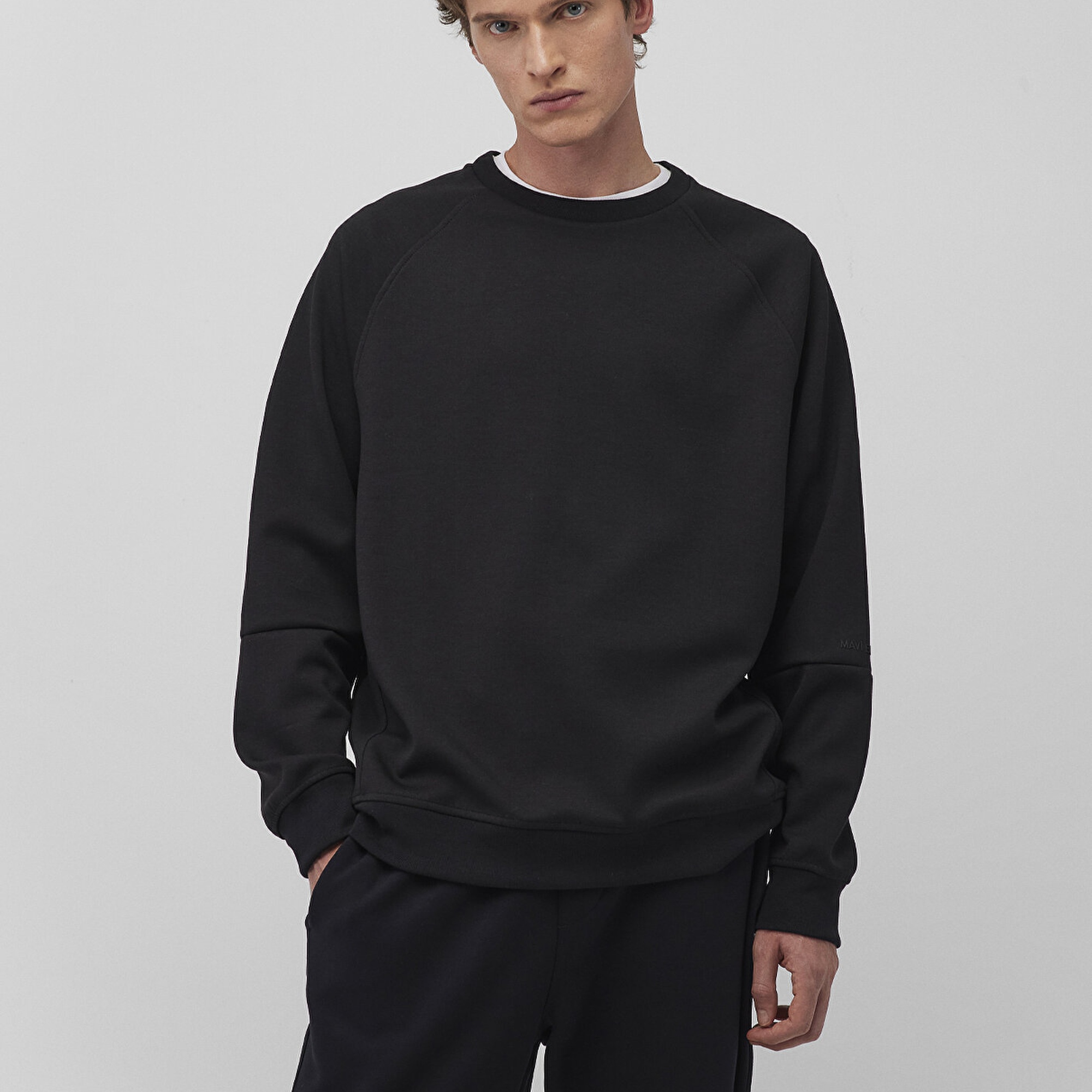 Mavi Bisiklet Yaka Siyah Basic Sweatshirt 0S10295-900