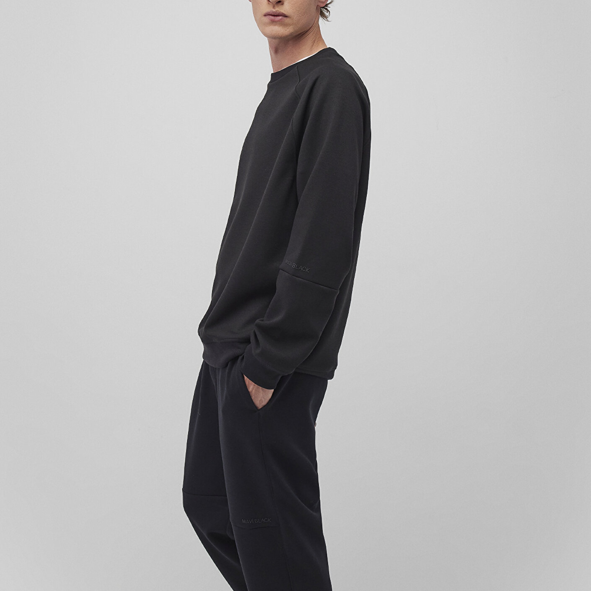 Mavi Bisiklet Yaka Siyah Basic Sweatshirt 0S10295-900