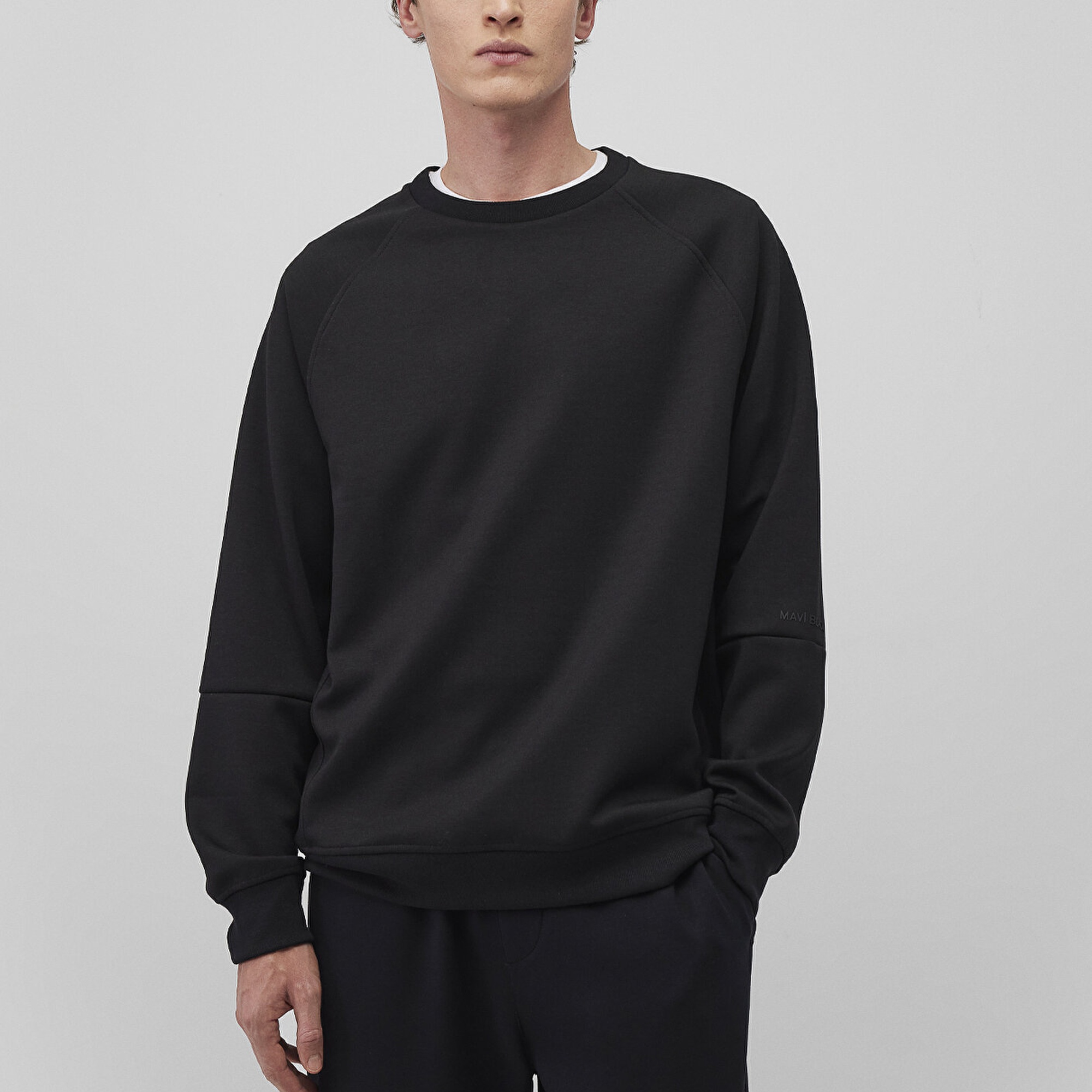 Mavi Bisiklet Yaka Siyah Basic Sweatshirt 0S10295-900