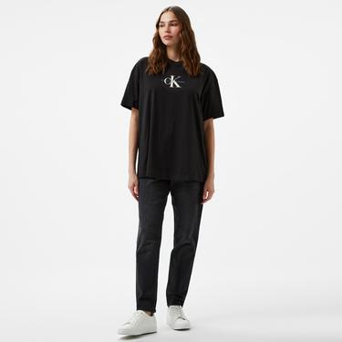  Calvin Klein Jeans Textured Monologo Boyfriend Kadın Siyah T-Shirt