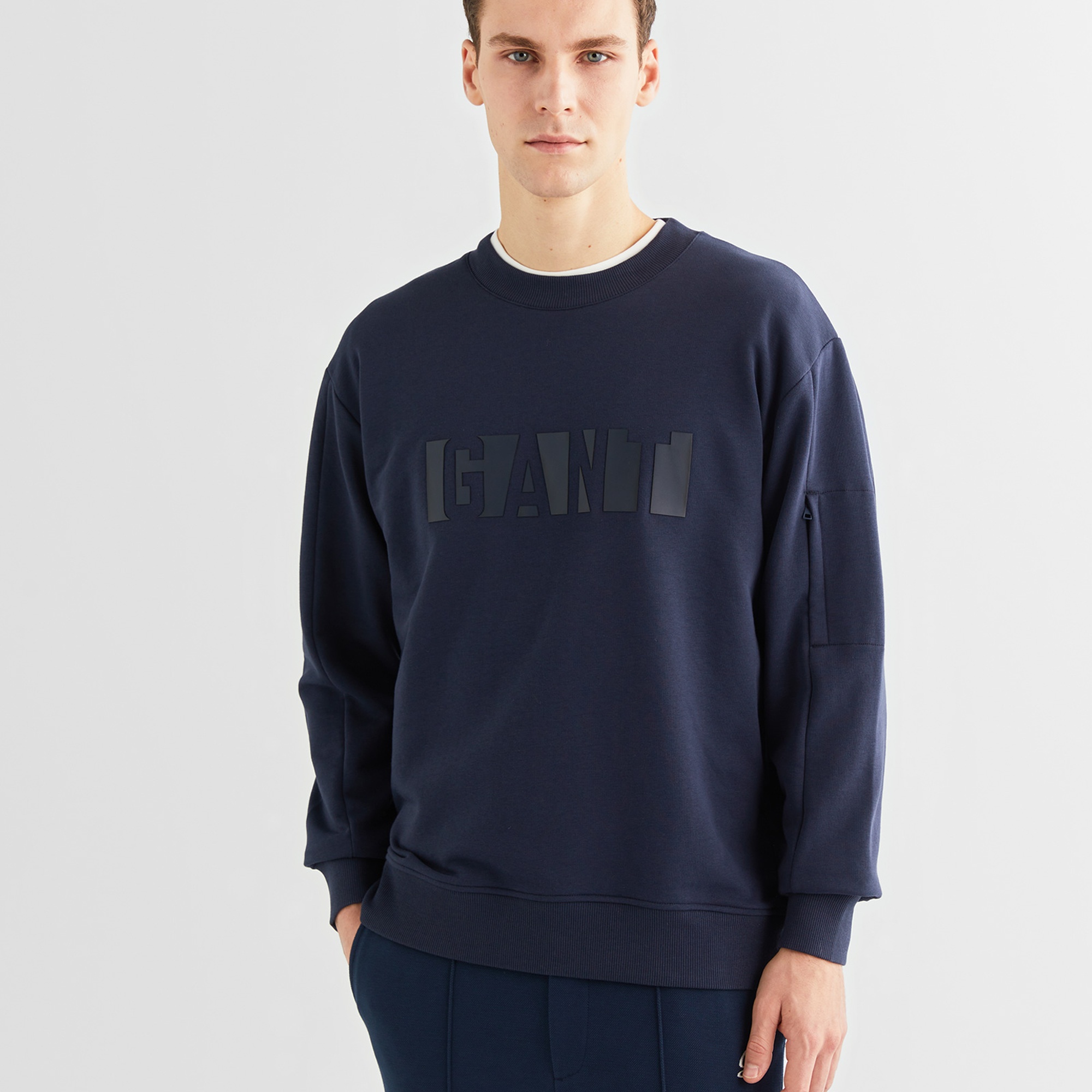 GANT Erkek Lacivert Relaxed Fit Bisiklet Yaka Logolu Sweatshirt