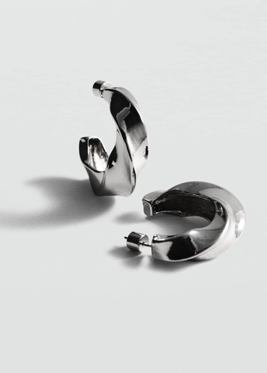  Mango Kadın Bükülmüş Halka Küpe Gümüş Rengi