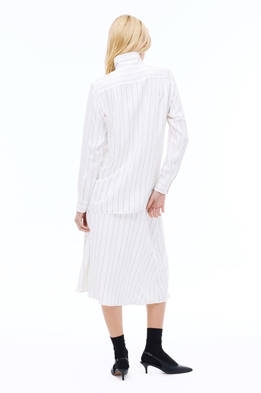  Aponias Rahat Kalıp Çizgili Desen Standart Boy Takma Kol Gömlek Yaka Ekru Gömlek