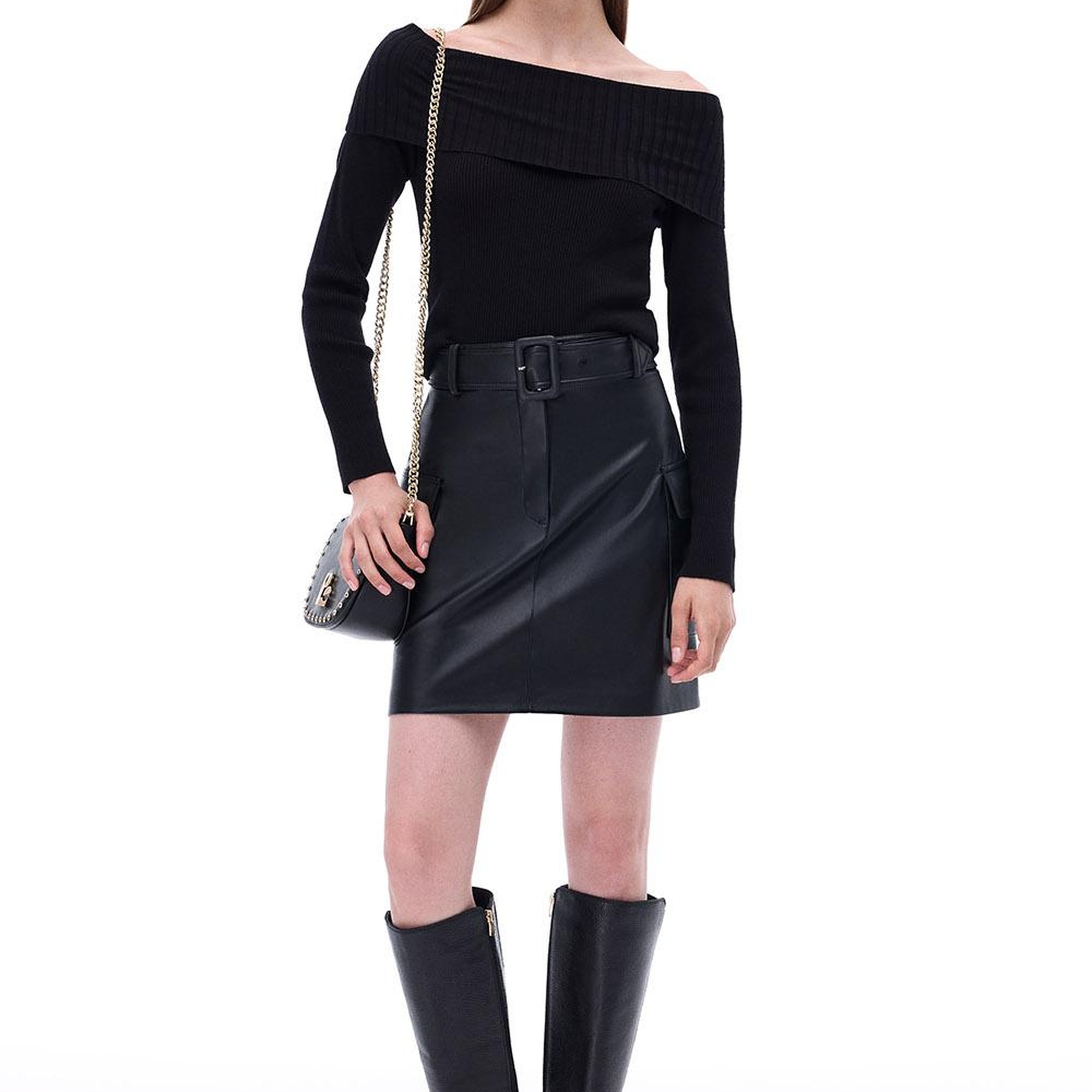 Triko Slim Fit Standart Boy Reglan Kol Kayık Yaka Siyah Bluz