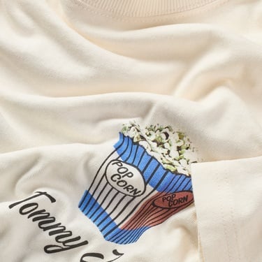  Tommy Jeans Badge Crew Erkek Beyaz T-Shirt