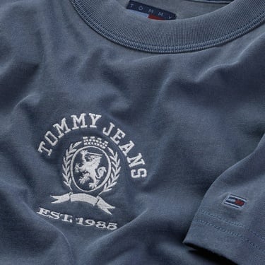  Tommy Jeans Reg Sh Varsity Crest Kadın Lacivert T-Shirt