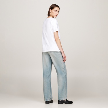  Tommy Hilfiger Modern Regular Flag V-Nk Kadın Beyaz T-Shirt