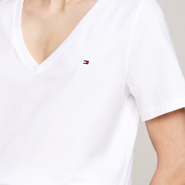  Tommy Hilfiger Modern Regular Flag V-Nk Kadın Beyaz T-Shirt
