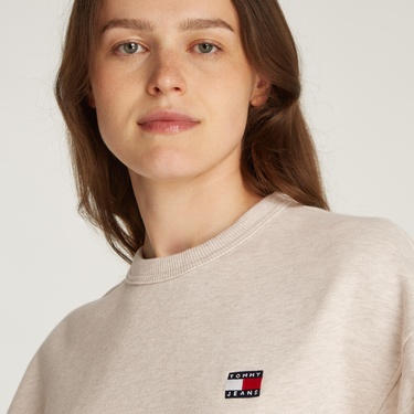  Tommy Jeans Bxy Badge Crew Kadın Bej Sweatshirt