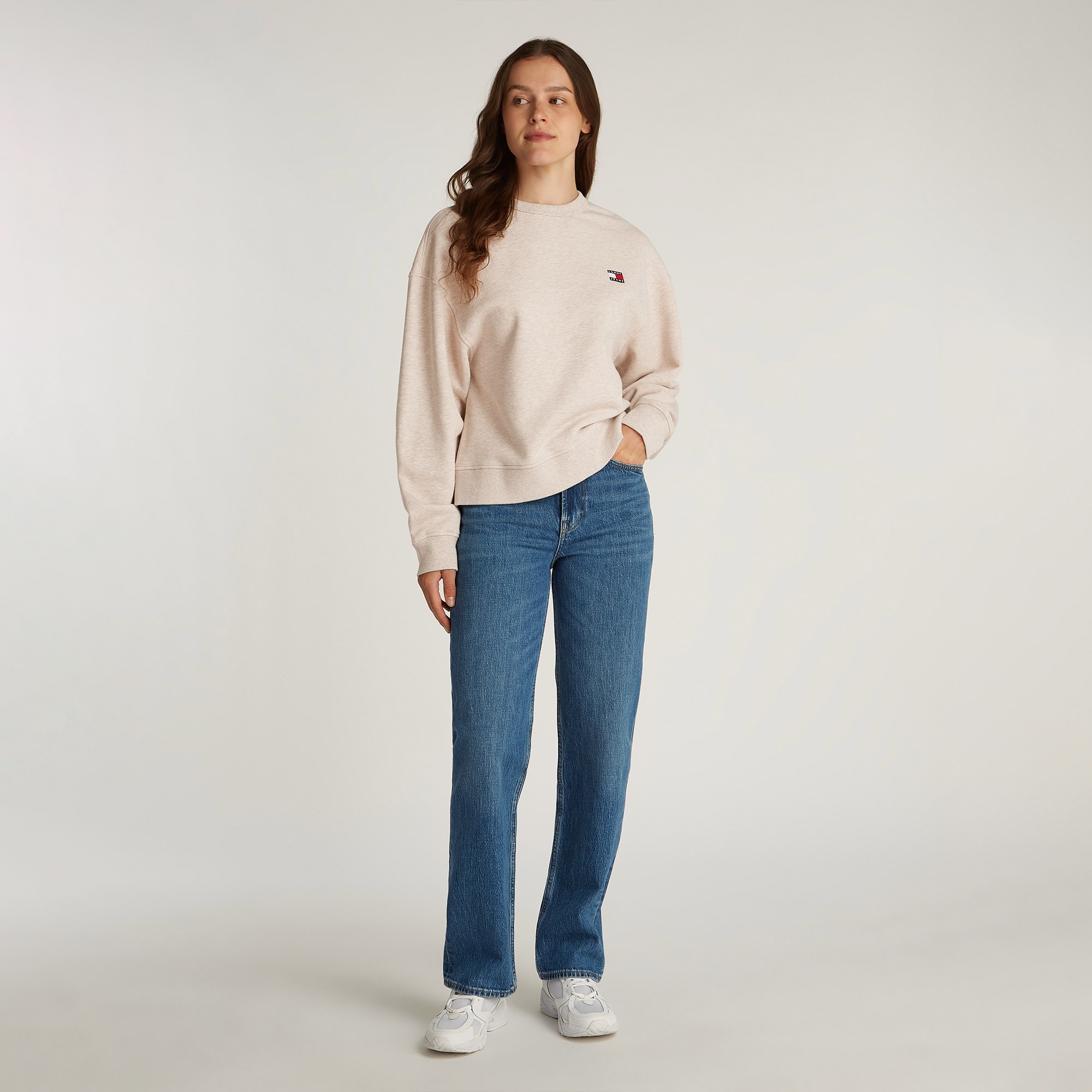 Tommy Jeans Bxy Badge Crew Kadın Bej Sweatshirt