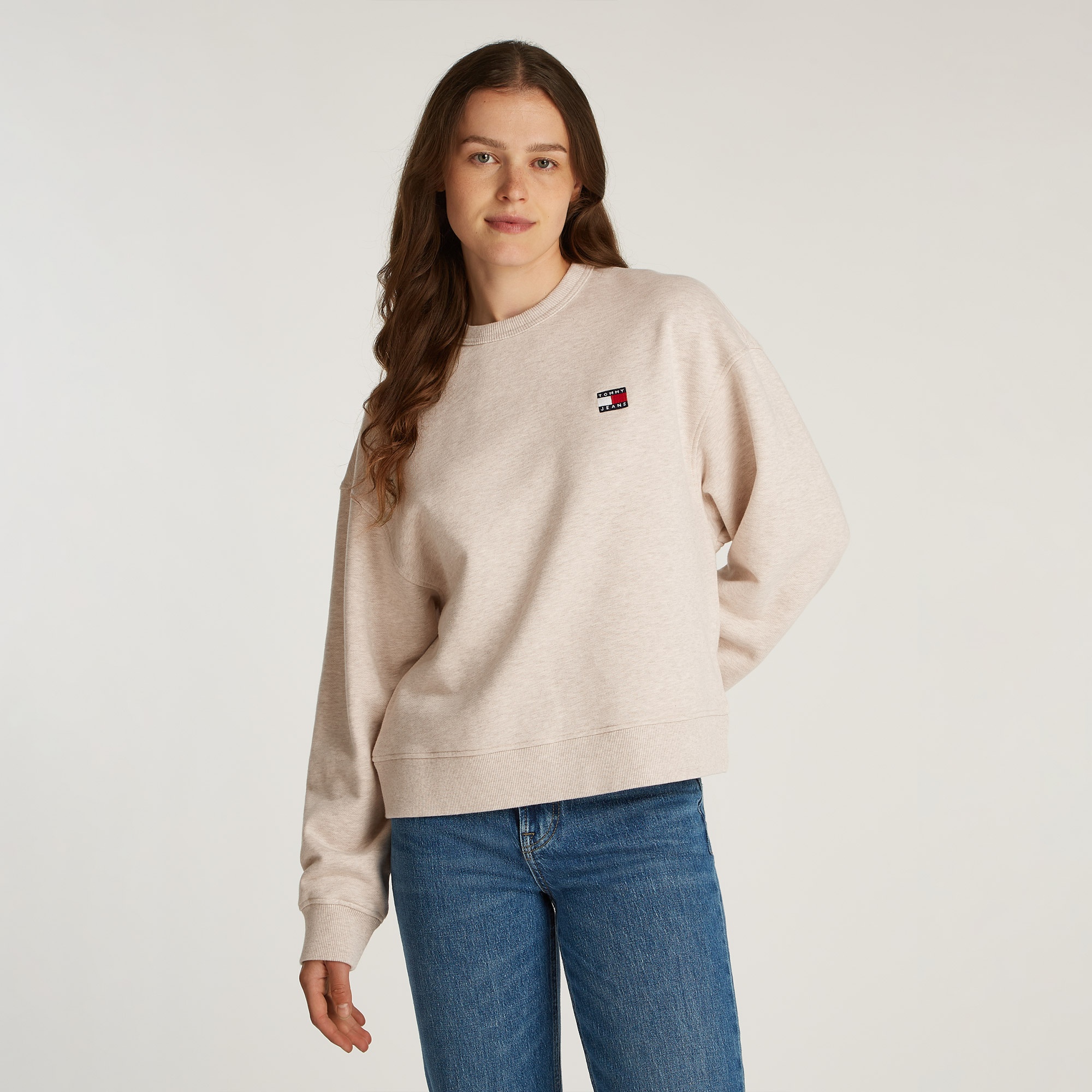 Tommy Jeans Bxy Badge Crew Kadın Bej Sweatshirt