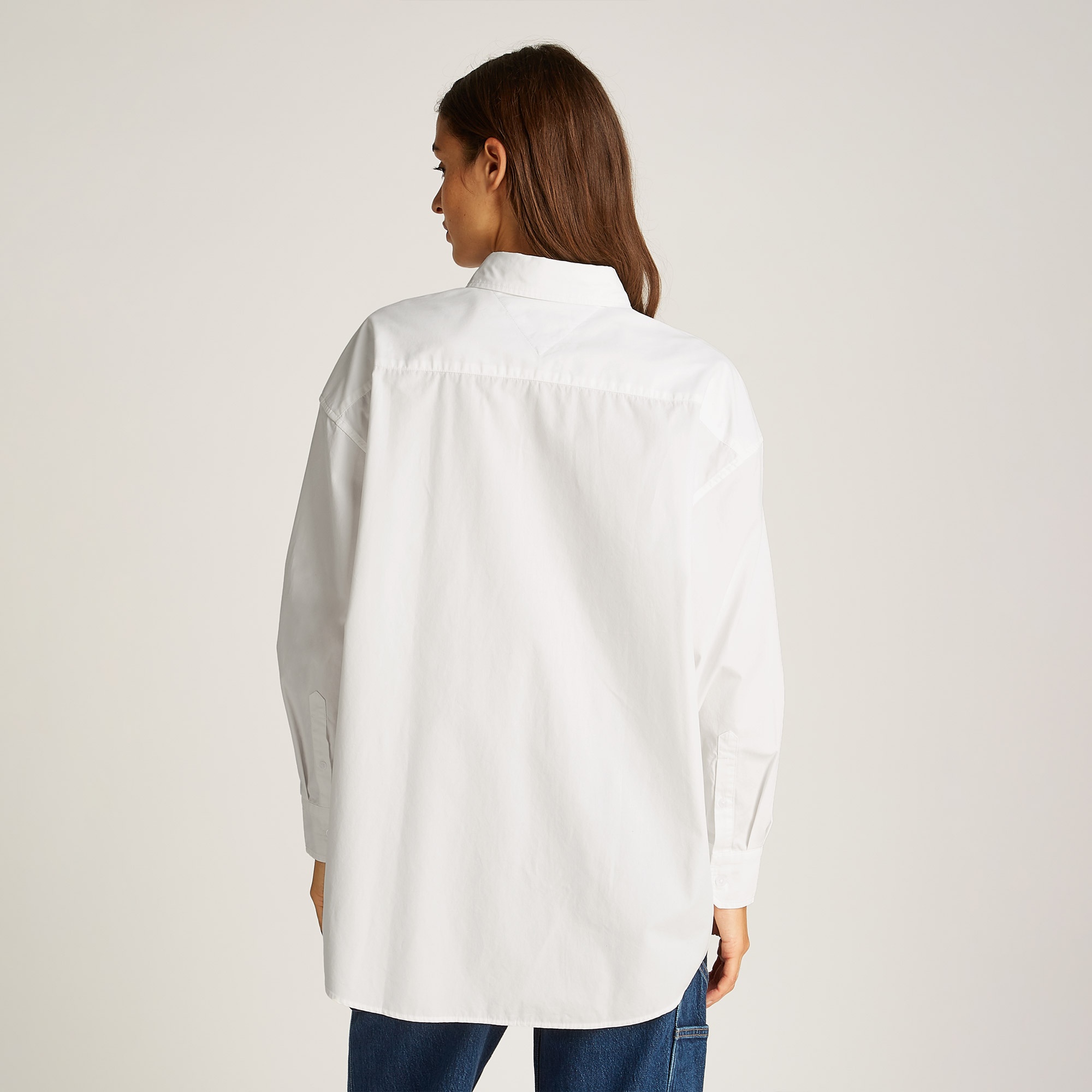 Tommy Jeans Ovs Badge Poplin Ext Kadın Beyaz Gömlek