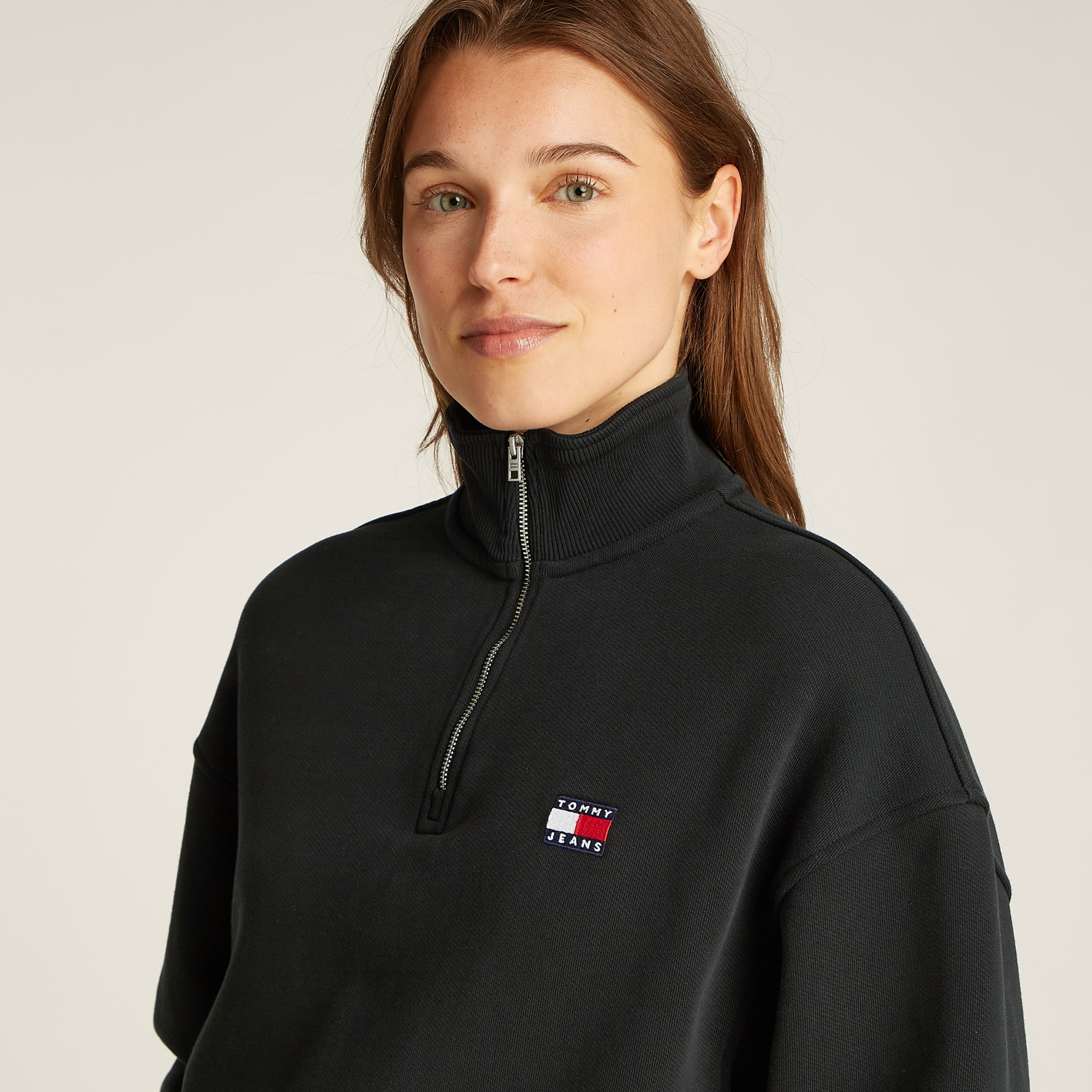 Tommy Jeans Badge 1/4 Zip Kadın Siyah Sweatshirt