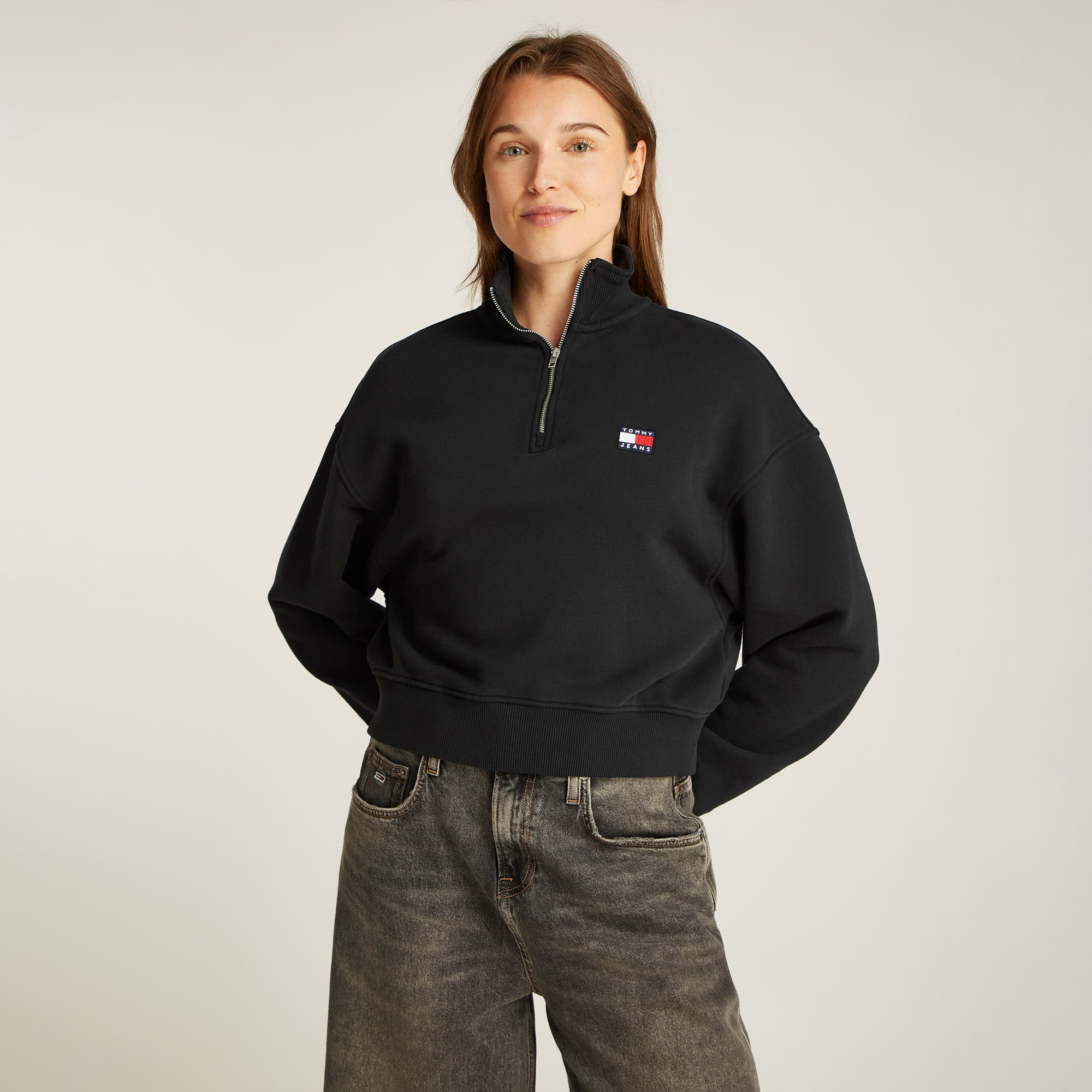  Tommy Jeans Badge 1/4 Zip Kadın Siyah Sweatshirt