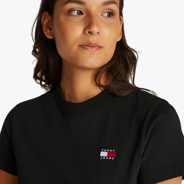  Tommy Jeans Reg Badge Kadın Siyah T-Shirt