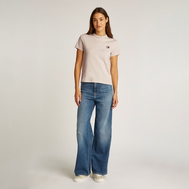  Tommy Jeans Reg Badge Kadın Bej T-Shirt