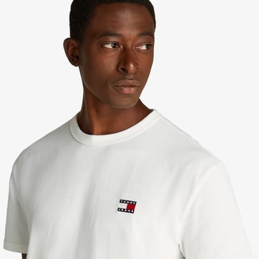  Tommy Jeans Reg Badge Ext Erkek Beyaz T-Shirt